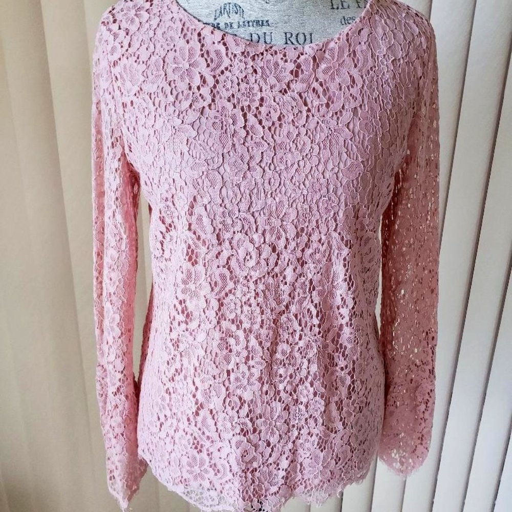 Rose + Olive Women’s Size Medium Bell Sleeve Blouse Pink Lace Scallop Hem Cotton